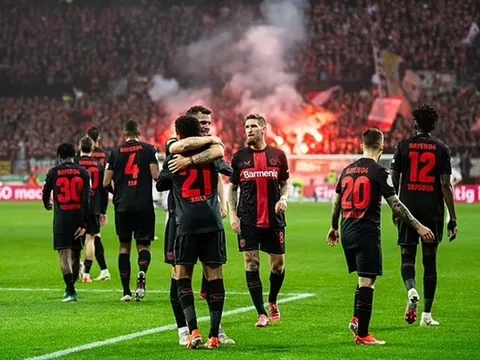 41 trận bất bại và cú ăn ba, Alonso tạo kỷ nguyên mới ở Bayer