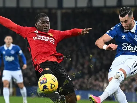 Paul Ince khuyên sao trẻ M.U theo bước Declan Rice