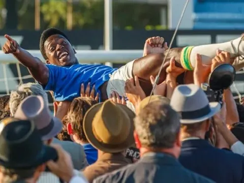 Pele: Birth of a Legend - Phim tiểu sử đáng xem nhất cho fan bóng đá