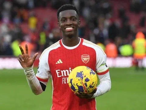 Hattrick vào lưới Sheffield là câu trả lời của Eddie Nketiah