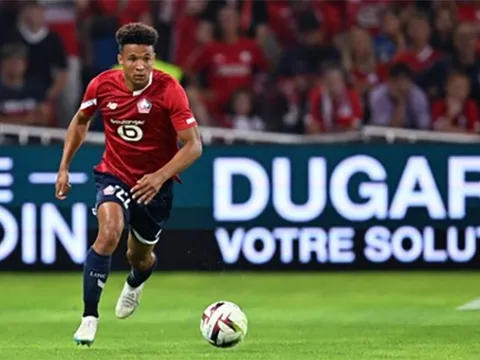 Hậu vệ của Lille khiến hai ông lớn Ngoại hạng Anh tranh giành