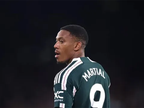 Marseille bác bỏ tin đồn liên quan đến Benrahma và Martial
