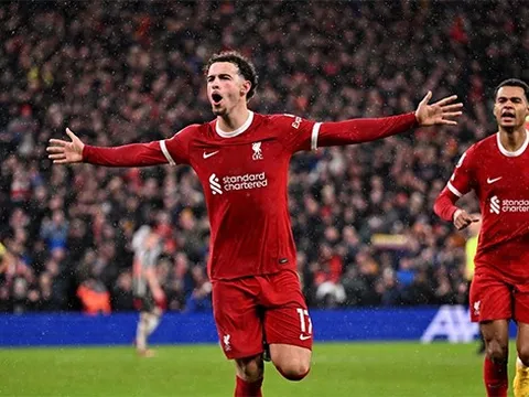 Curtis Jones ca ngợi màn trình diễn ấn tượng của Liverpool