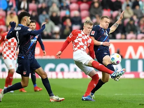 CHÍNH THỨC! Jonathan Burkardt gia hạn với Mainz 05 đến năm 2027