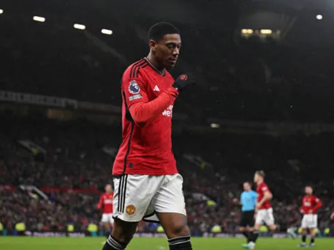 CĐV Man Utd có phản ứng tàn nhẫn với Martial