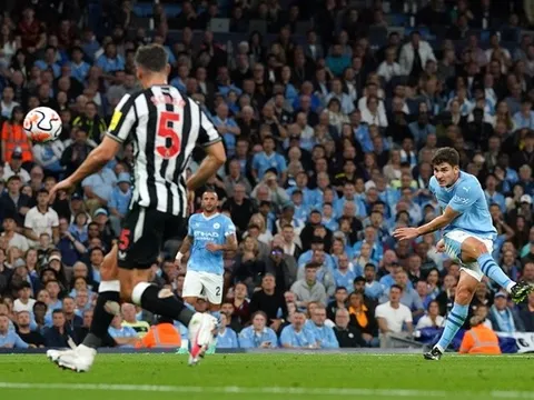 Alvarez lập siêu phẩm, Man City hạ gục Newcastle