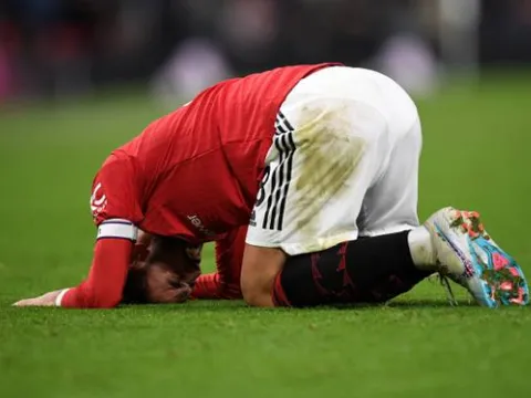 Juventus thua thảm ngay sau khi bị trừ 10 điểm