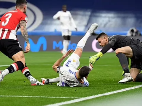 Jamie Carragher làm rõ khả năng Liverpool lật đổ Man City