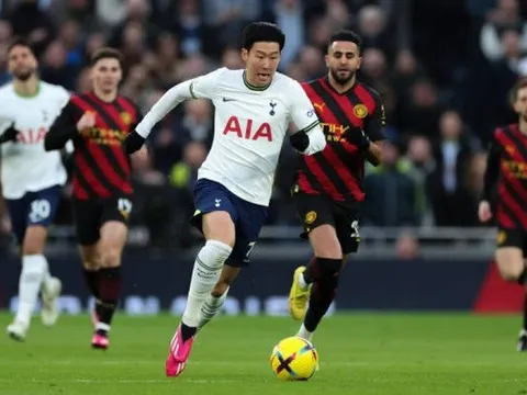 "Hàng công Tottenham rình rập như bầy kền kền"