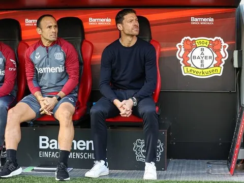 Xabi Alonso đạt thành tích đầu tiên trên ghế nóng