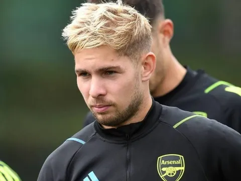 CĐV chế nhạo Ten Hag sau chiến thắng trước Crystal Palace