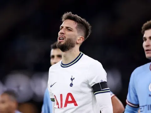 Gary Lineker 'đá xéo' Tottenham sau màn trình diễn thảm họa ở hiệp hai
