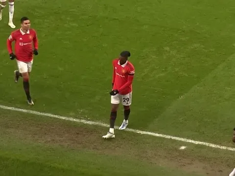 Khoảnh khắc của Antony lý giải cho hành động lạ của Ten Hag