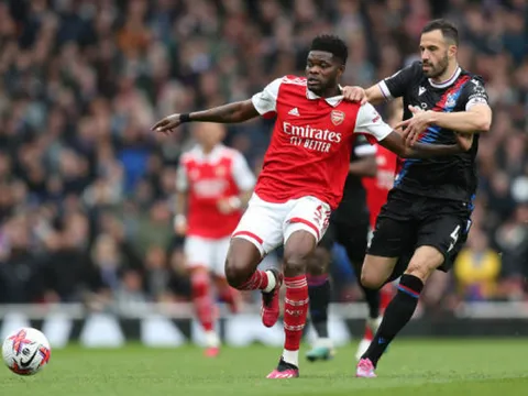 "Chỉ có CĐV Tottenham và Chelsea không muốn Arsenal vô địch"