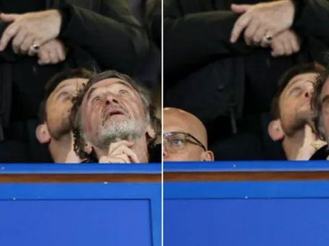 Biểu cảm của Sir Jim khi Man Utd thua ngược