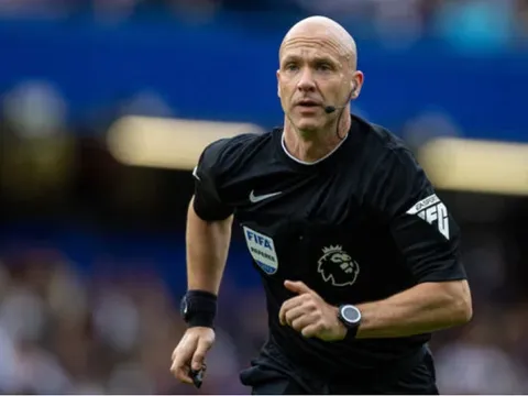 Mắng Anthony Taylor vô dụng, sếp lớn Wolves bị phạt nặng