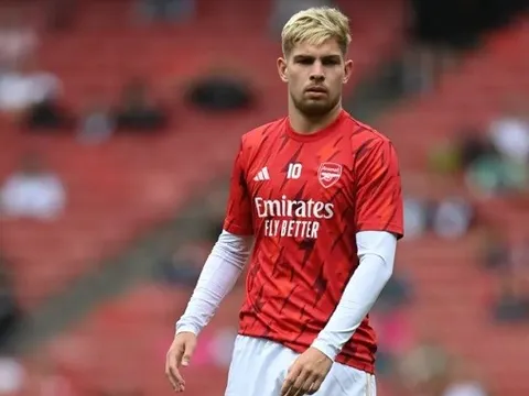 Newcastle hỏi mượn số 10 của Arsenal