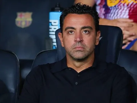 Xavi: "Cậu ấy như viên đạn, rất khó ngăn chặn"
