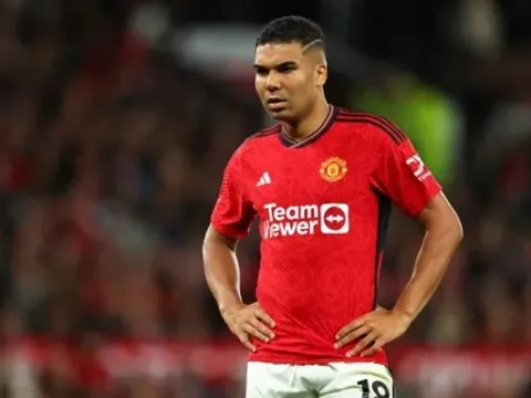 "Casemiro không làm được điều gì trong số đó nên tôi chọn Busquets"