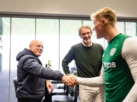 Cầu thủ Man Utd đầu tiên Sir Jim Ratcliffe gặp gỡ