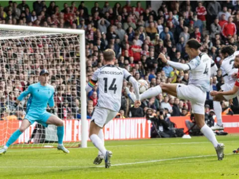 Hai người cũ Man Utd đưa Liverpool lên đỉnh