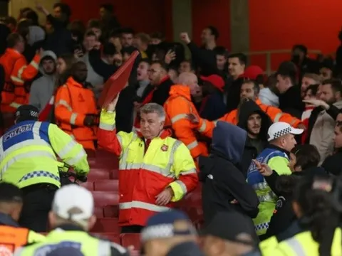 Đối thủ Arsenal bị UEFA trừng phạt