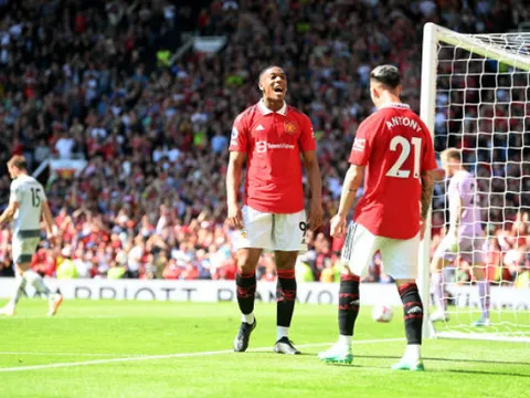 Phối hợp đẹp như mơ, song sát Man Utd được tâng lên mây