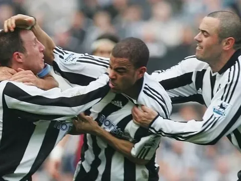 10 khoảnh khắc gây tranh cãi nhất trong lịch sử Premier League