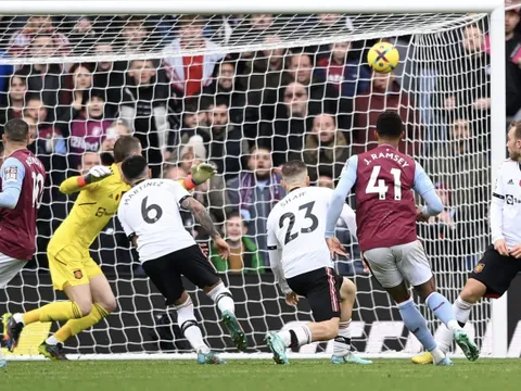 5 điểm nhấn Aston Villa 3-1 M.U: Ác mộng người cũ Arsenal; Dấu chấm hết cho Van de Beek