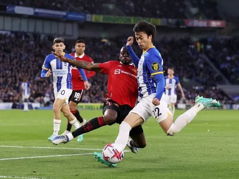 5 điểm nhấn Brighton 1-0 M.U: Cái vỗ đùi của Ten Hag; Câu trả lời của Mitoma