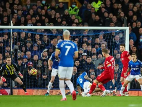 5 điểm nhấn Everton 1-4 Liverpool: Thủ lĩnh mẫu mực; Pressing Forward