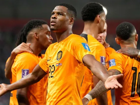 5 điểm nhấn Hà Lan 3-1 Mỹ: Van Gaal cao tay; Cặp wingbacks đáng gờm