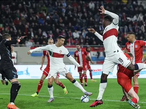 5 điểm nhấn Luxembourg 0-6 Bồ Đào Nha: Hai mặt Ronaldo; Màn kết hợp gây bão