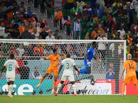 5 điểm nhấn Senegal 0-2 Hà Lan: Hai thái cực; Quyết định quá dễ cho M.U