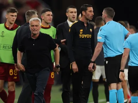 5 điểm nhấn Sevilla 1-1 Roma: Lần đầu của Mourinho; Tội đồ và thần tài