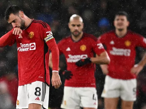 5 thất bại tồi tệ nhất của Man United trên sân nhà thời hậu Sir Alex