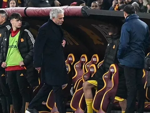 50 sắc thái của Mourinho trong ngày nhận "lì xì"