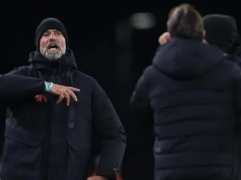 Klopp khẩu chiến cực gắt với Lopetegui