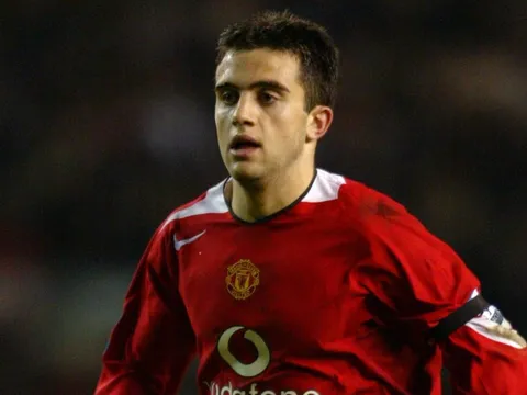 Sao 'trẻ mãi không chịu lớn' một thời của M.U tiếp tục đời du mục