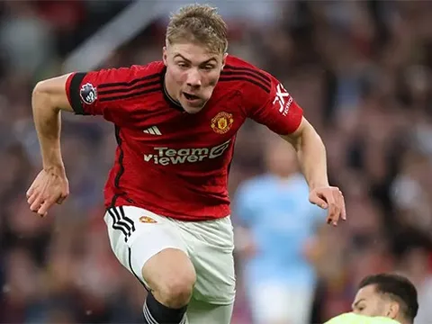 Người thắng kẻ thua sau trận derby Manchester