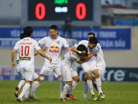 HAGL chiêu binh mãi mã; Tiền đạo Việt kiều cập bến V-League
