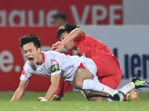 HLV Troussier chính thức dẫn dắt ĐT Việt Nam; Án phạt nặng cho cầu thủ triệt hạ Hoàng Đức