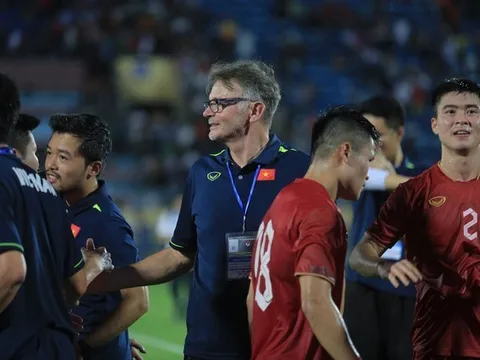 Thầy Park lưỡng lự chờ cầm sa bàn; Báo Trung Quốc bi quan cho HLV Troussier