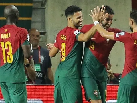 Cất Ronaldo, tuyển Bồ lập kỷ lục chưa từng có trong lịch sử