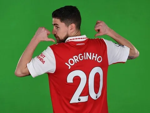 Maurizio Sarri rủ rê, Jorginho có quyết định với Arsenal