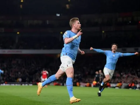 "Liverpool đang ở thời điểm cần mua một hậu vệ phải"