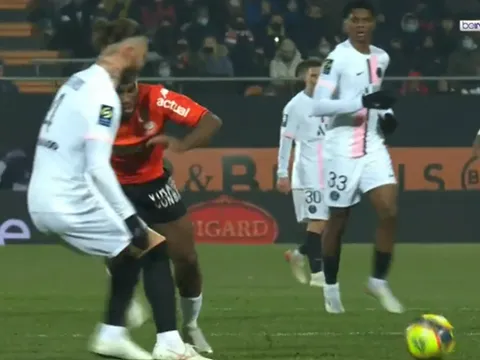 Ferdinand chỉ ra ba cầu thủ mắc sai lầm của Liverpool