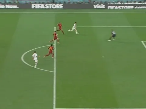 Leroy Sane ném bay 3 điểm của tuyển Đức