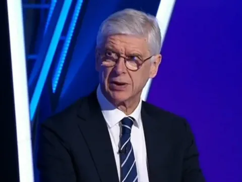 Khẳng định chắc nịch về Arsenal, Wenger bị chê "quá khích"