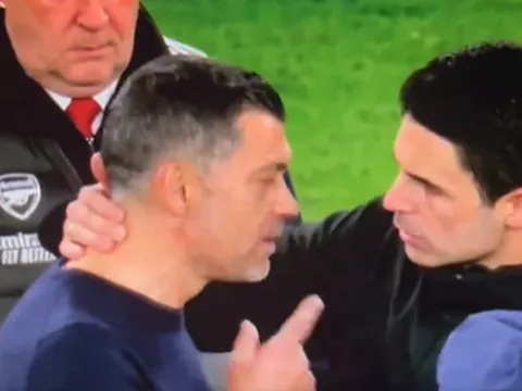 Arteta bị cáo buộc xúc phạm gia đình HLV Porto